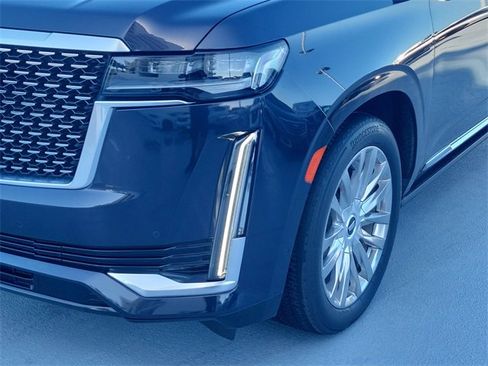 Certified 2022 Cadillac Escalade ESV Premium Luxury w/ Performance Package image 10