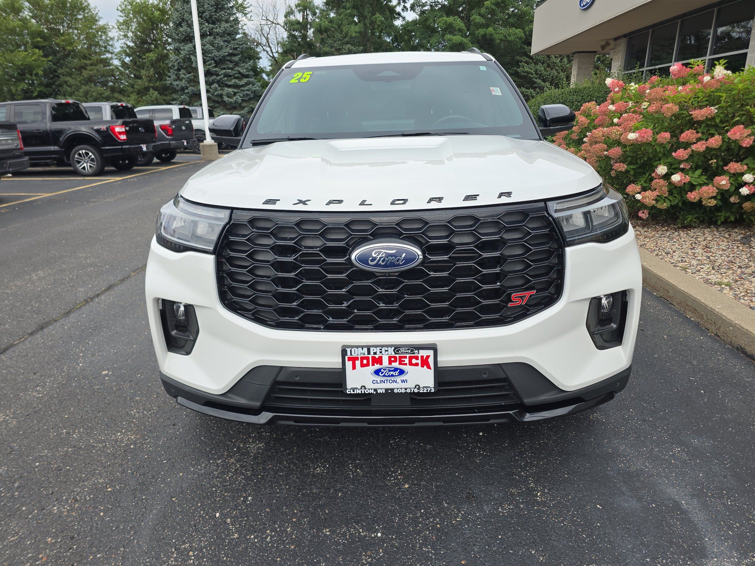 Used 2025 Ford Explorer ST AWD/4WD image 5