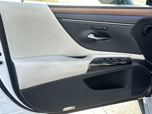 Used 2024 Lexus ES 350 w/ Premium Package image 11