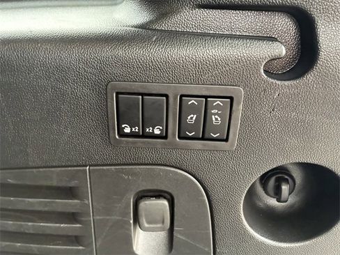 Used 2020 Chevrolet Suburban Premier image 16