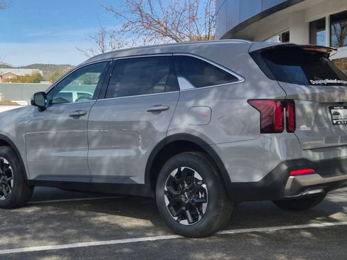 New 2025 Kia Sorento S image 12