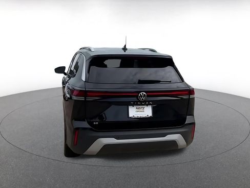 Used 2026 Volkswagen Tiguan SE FWD image 10