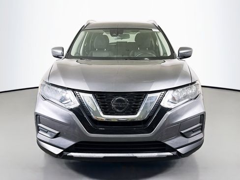 Used 2020 Nissan Rogue SV image 2