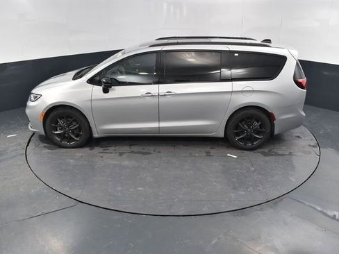 New 2026 Chrysler Pacifica Select image 49