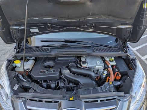 Used 2017 Ford C-MAX Energi Titanium w/ Equipment Group 501A image 39
