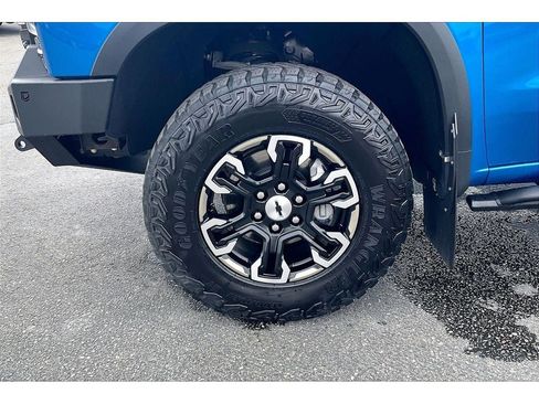 Used 2023 Chevrolet Silverado 1500 ZR2 w/ Technology Package AWD/4WD image 10