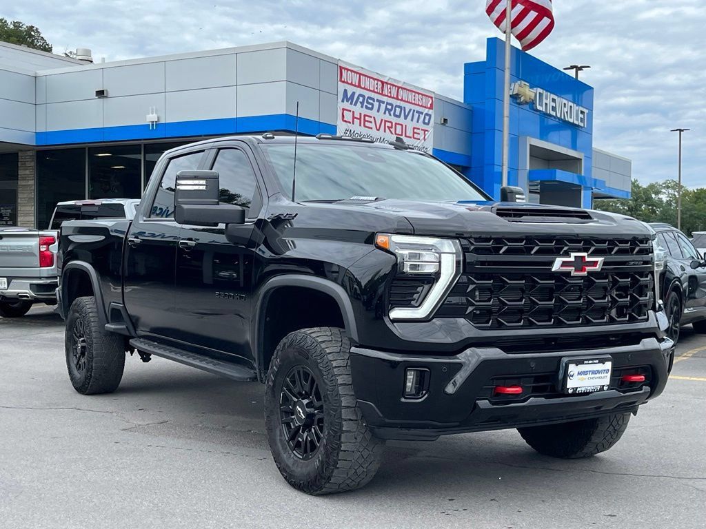Used 2025 Chevrolet Silverado 2500 ZR2 AWD/4WD image 2