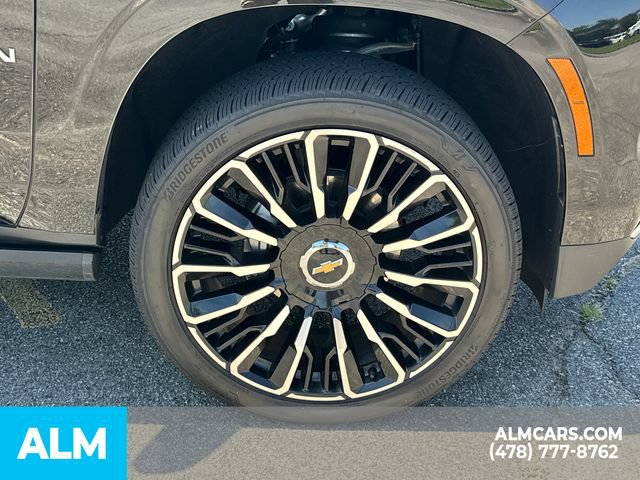 Used 2025 Chevrolet Suburban High Country AWD/4WD image 14