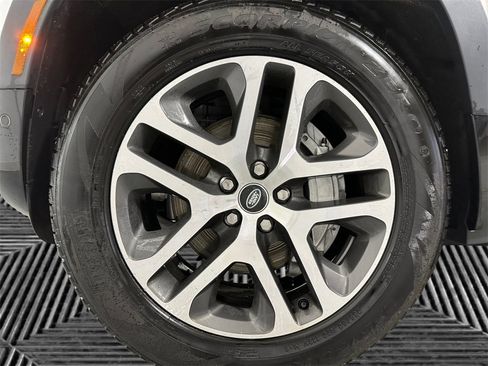 Used 2025 Land Rover Defender 110 X-Dynamic SE image 14