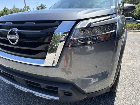 Used 2024 Nissan Pathfinder Platinum AWD/4WD image 9