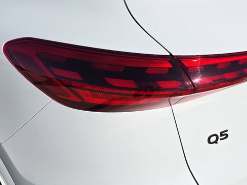 Certified 2025 Audi Q5 Premium w/ Convenience Package AWD/4WD image 37