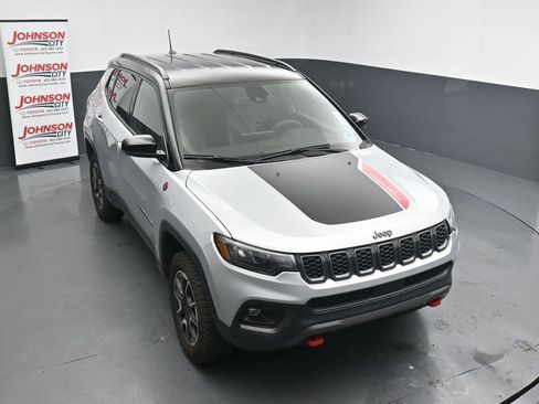 Used 2024 Jeep Compass Trailhawk AWD/4WD image 10