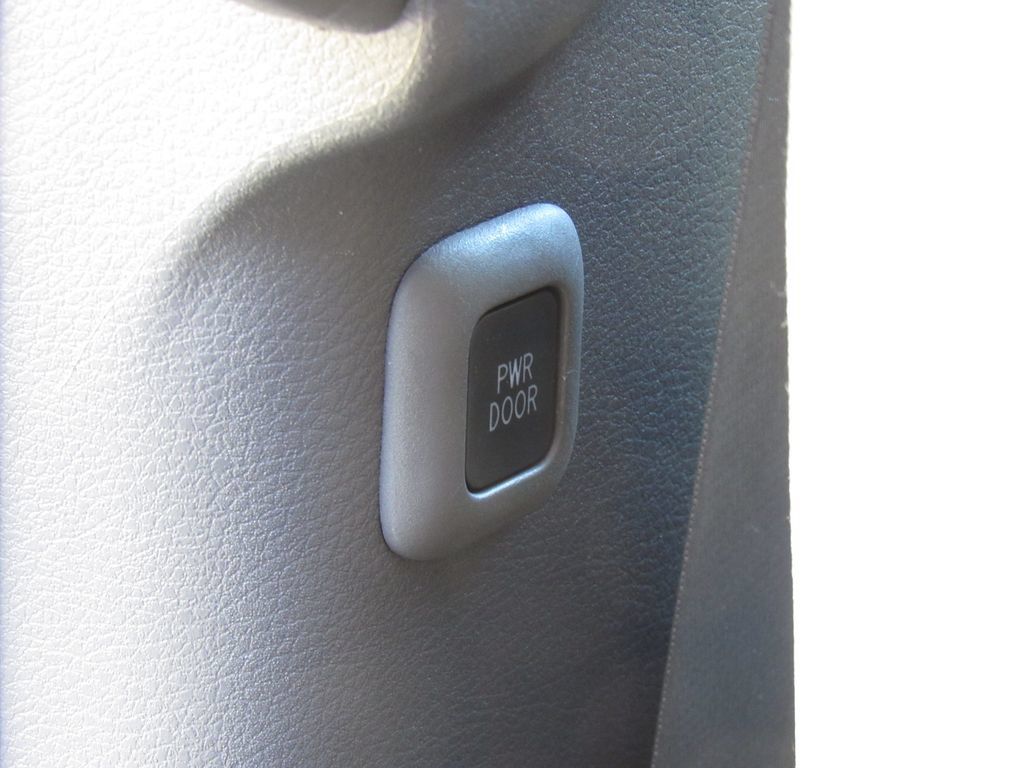 Certified 2024 Toyota Sienna XLE FWD image 35