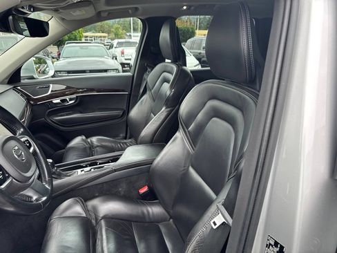 Used 2017 Volvo XC90 T6 Momentum w/ Vision Package AWD/4WD image 4