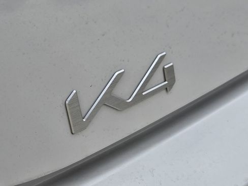 New 2025 Kia K4 LX image 7