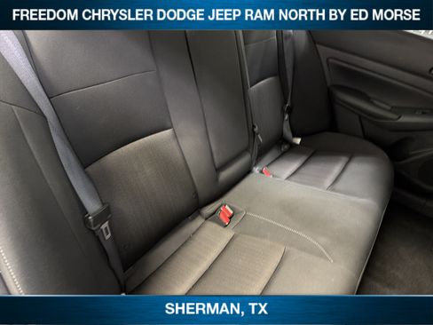 Used 2024 Nissan Altima 2.5 SV FWD image 10