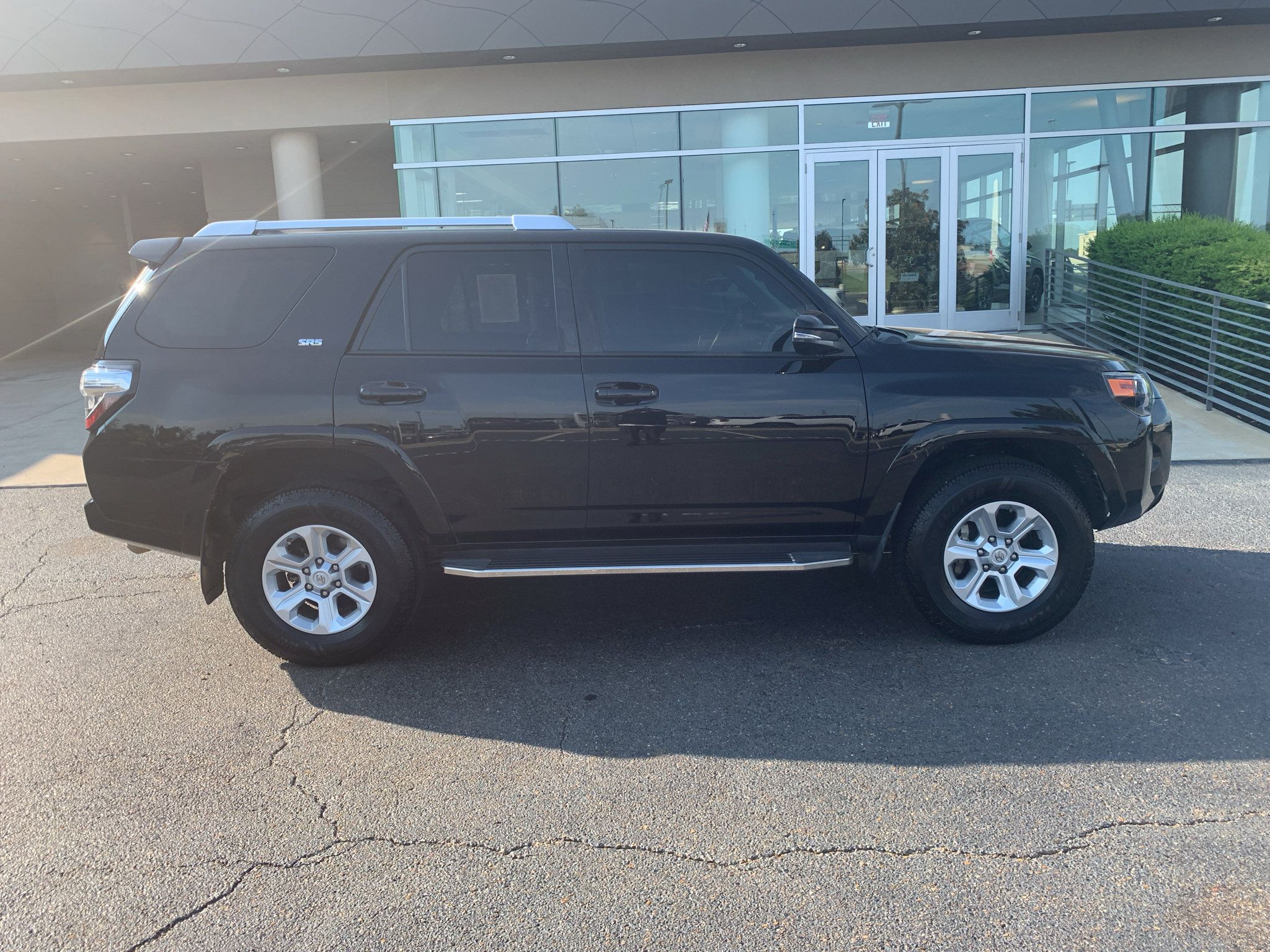 Used 2018 Toyota 4Runner SR5 Premium AWD/4WD image 21