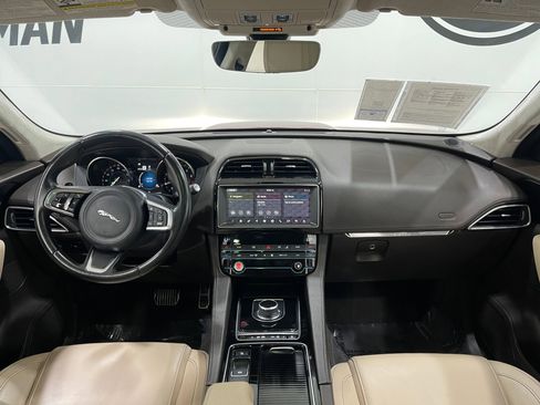 Used 2019 Jaguar F-PACE Prestige image 20
