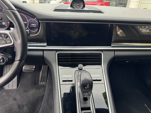 Used 2018 Porsche Panamera Turbo image 9