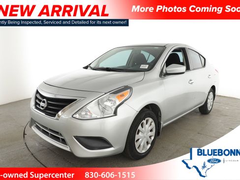 Used 2018 Nissan Versa SV FWD image 1