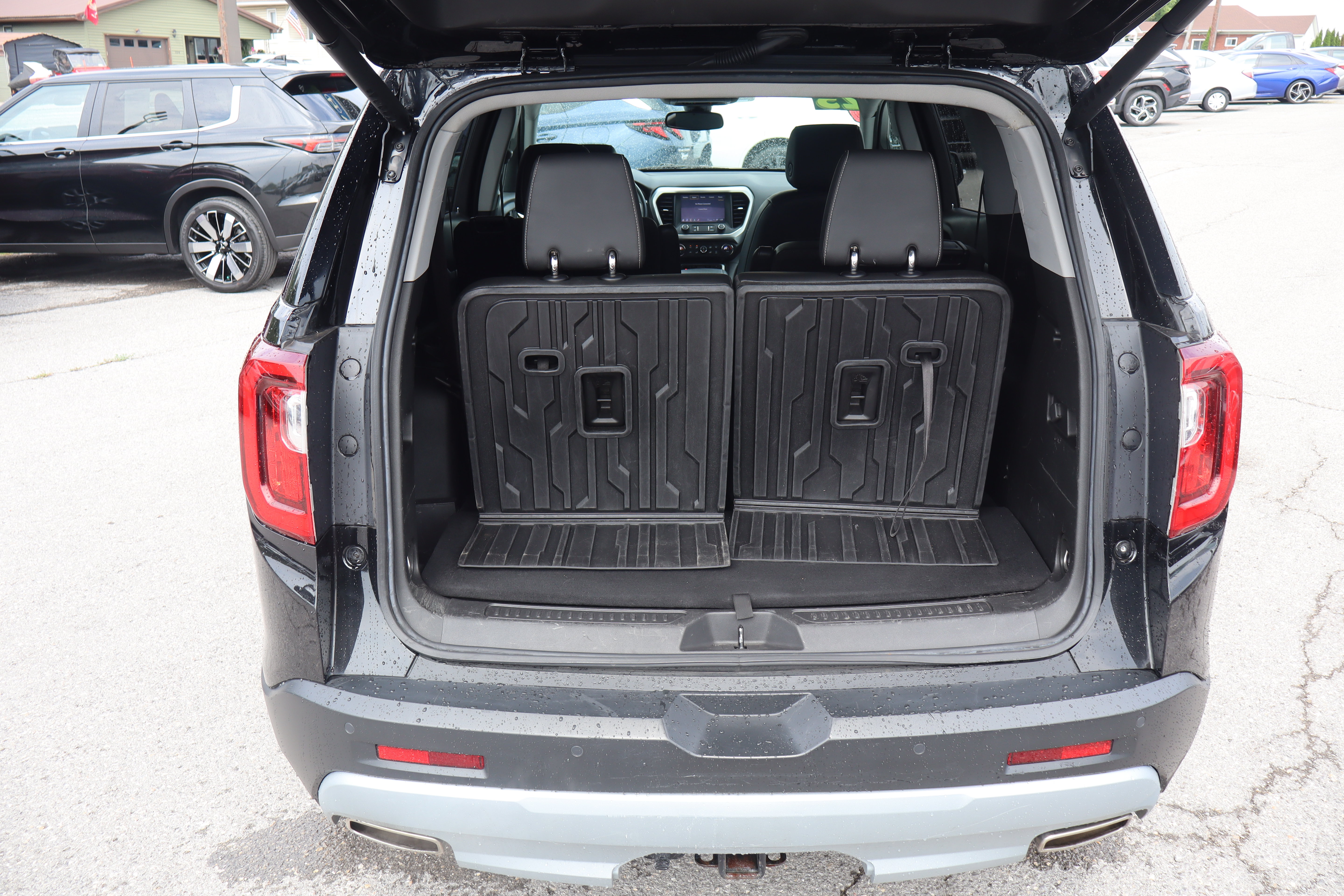 Used 2023 GMC Acadia SLT w/ Technology Package AWD/4WD image 5