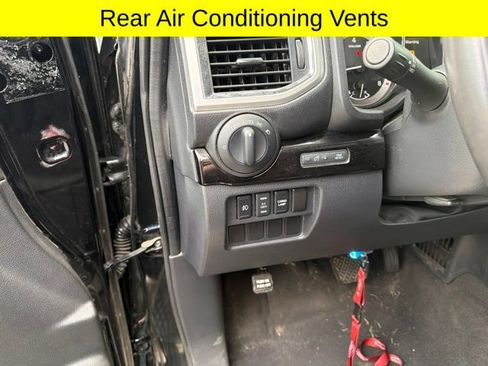 Used 2017 Nissan Titan SV AWD/4WD image 12