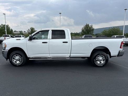 Used 2023 RAM 2500 Tradesman w/ Chrome Appearance Group AWD/4WD image 4