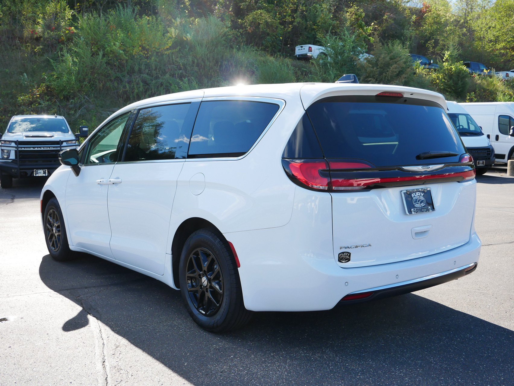 Used 2024 Chrysler Pacifica Touring-L FWD image 5