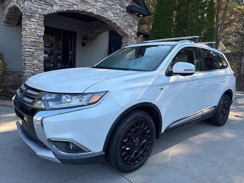 Used 2018 Mitsubishi Outlander GT AWD/4WD image 2