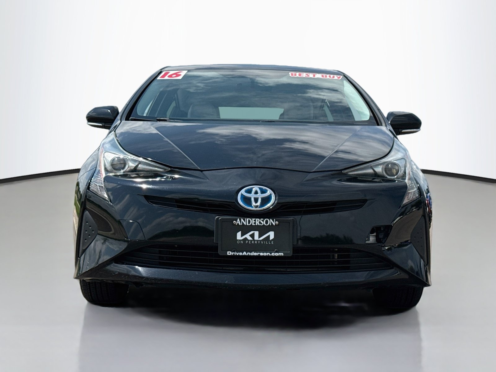 Used 2016 Toyota Prius Two FWD image 2