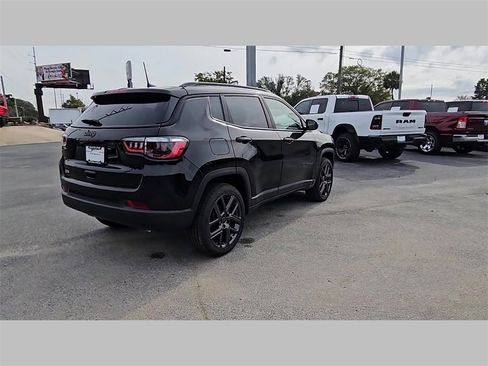 New 2026 Jeep Compass Latitude image 29