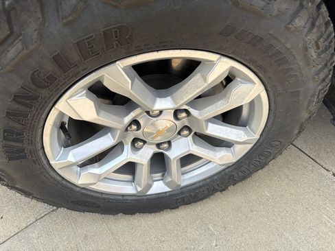 Used 2023 Chevrolet Silverado 1500 LT image 9