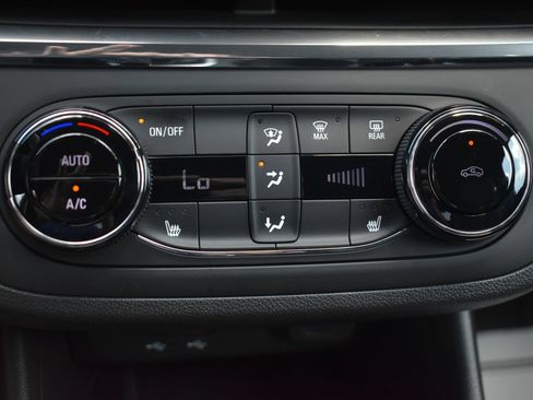 Used 2025 Buick Envista Preferred w/ Convenience I Package FWD image 29