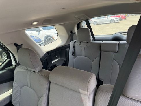 Used 2023 Honda Pilot LX image 6