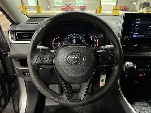 Used 2023 Toyota RAV4 LE AWD/4WD image 18