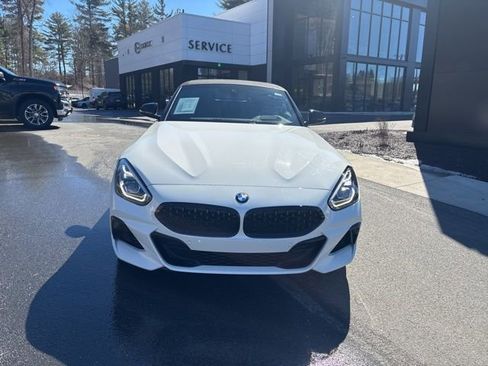 Used 2022 BMW Z4 M40i w/ Premium Package image 3