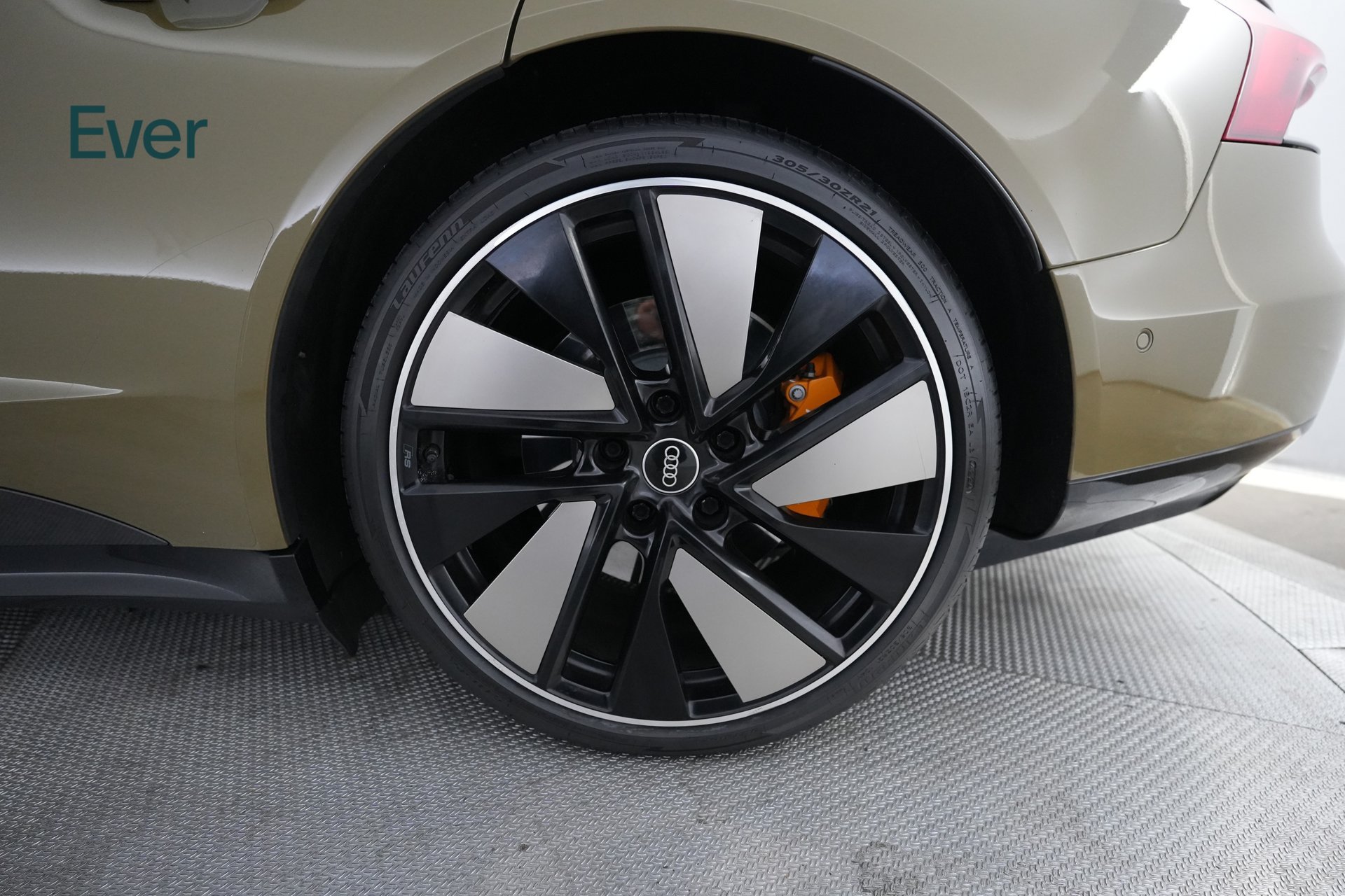 Used 2022 Audi RS e-tron GT w/ Carbon Performance Package AWD/4WD image 9