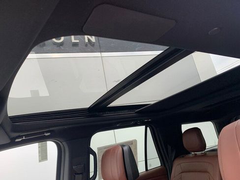 New 2026 Lincoln Navigator Reserve AWD/4WD image 27