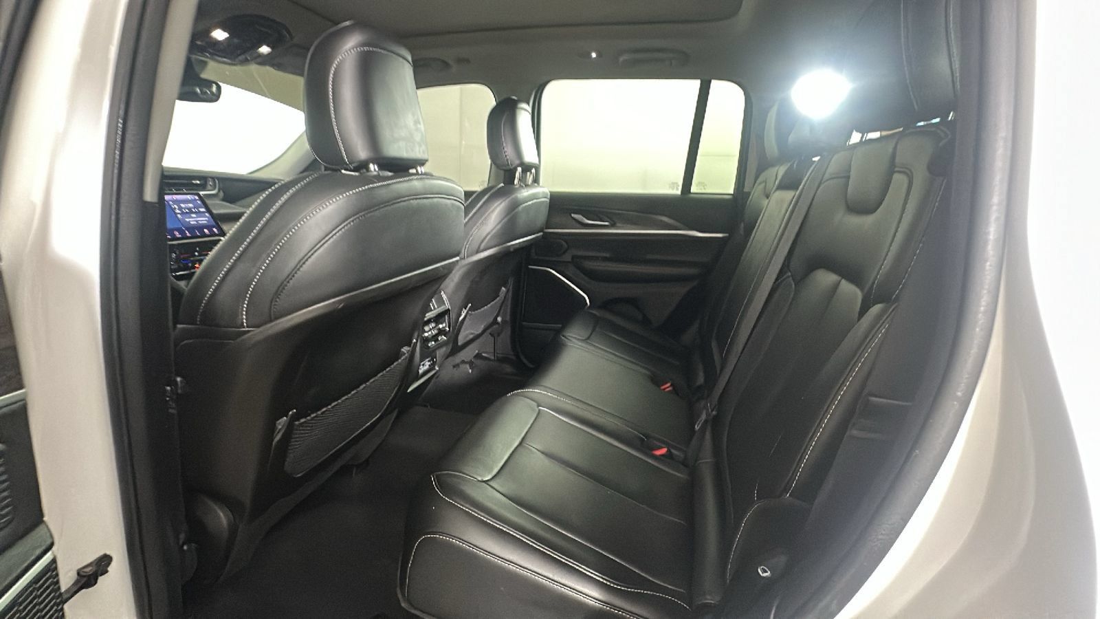 Used 2023 Jeep Grand Cherokee 4WD 4xe image 28