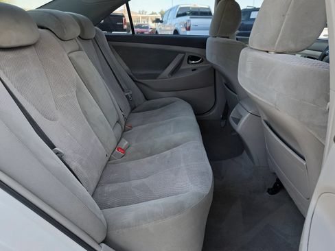 Used 2010 Toyota Camry LE FWD image 27