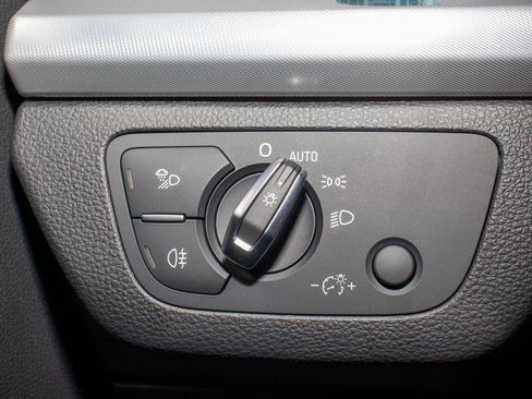 Used 2025 Audi Q5 2.0T Premium image 27