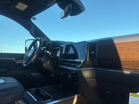 Used 2024 Chevrolet Silverado 2500 High Country w/ High Country Premium Package image 9