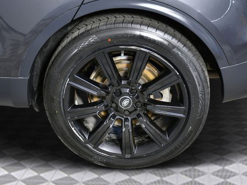 Used 2020 Land Rover Discovery HSE image 38