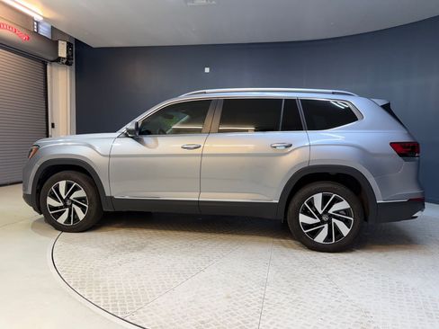 Used 2024 Volkswagen Atlas SEL AWD/4WD image 2