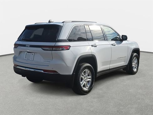 New 2025 Jeep Grand Cherokee Laredo image 5