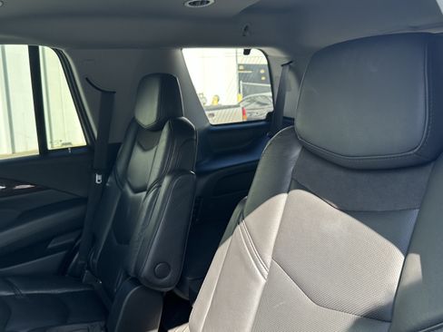 Used 2020 Cadillac Escalade Luxury w/ Escalade Sport Edition AWD/4WD image 32
