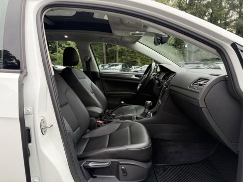 Used 2019 Volkswagen Golf SE image 20