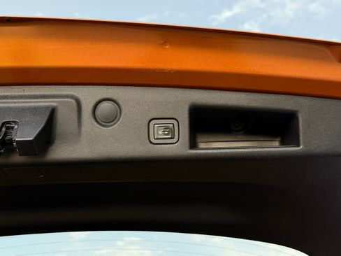 Used 2018 Chevrolet Equinox LT FWD image 40