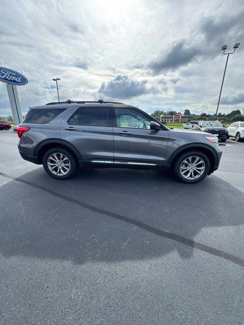 Used 2023 Ford Explorer XLT w/ Equipment Group 202A AWD/4WD image 4