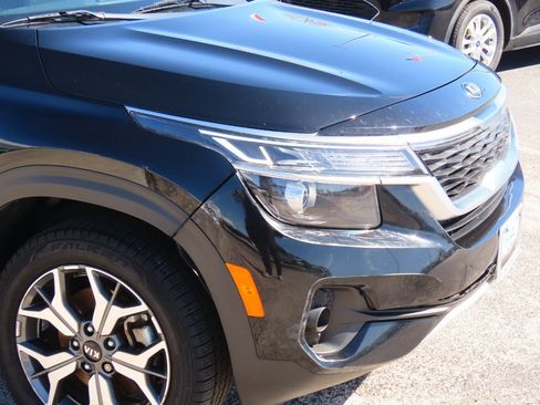 Used 2021 Kia Seltos EX image 6